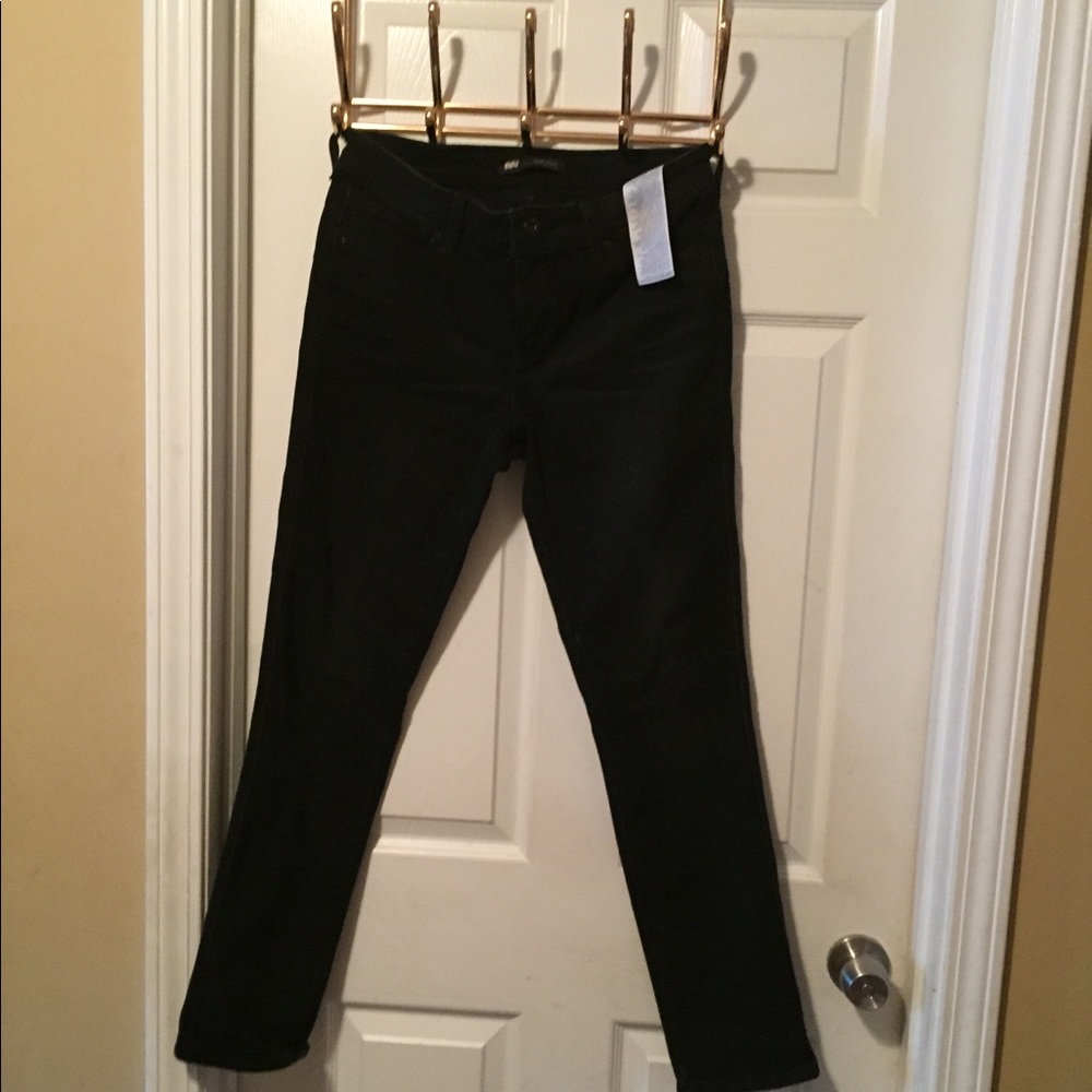 Levi’s jeans black women
